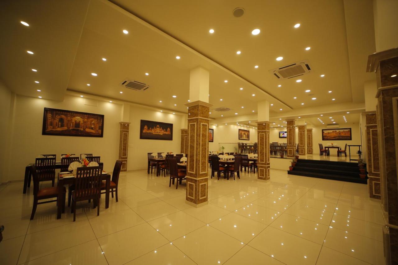 The Amer Valley Hotel Jaipur Exterior photo